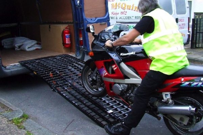 Wo gibt es die beste Auffahrrampe fürs Motorrad?